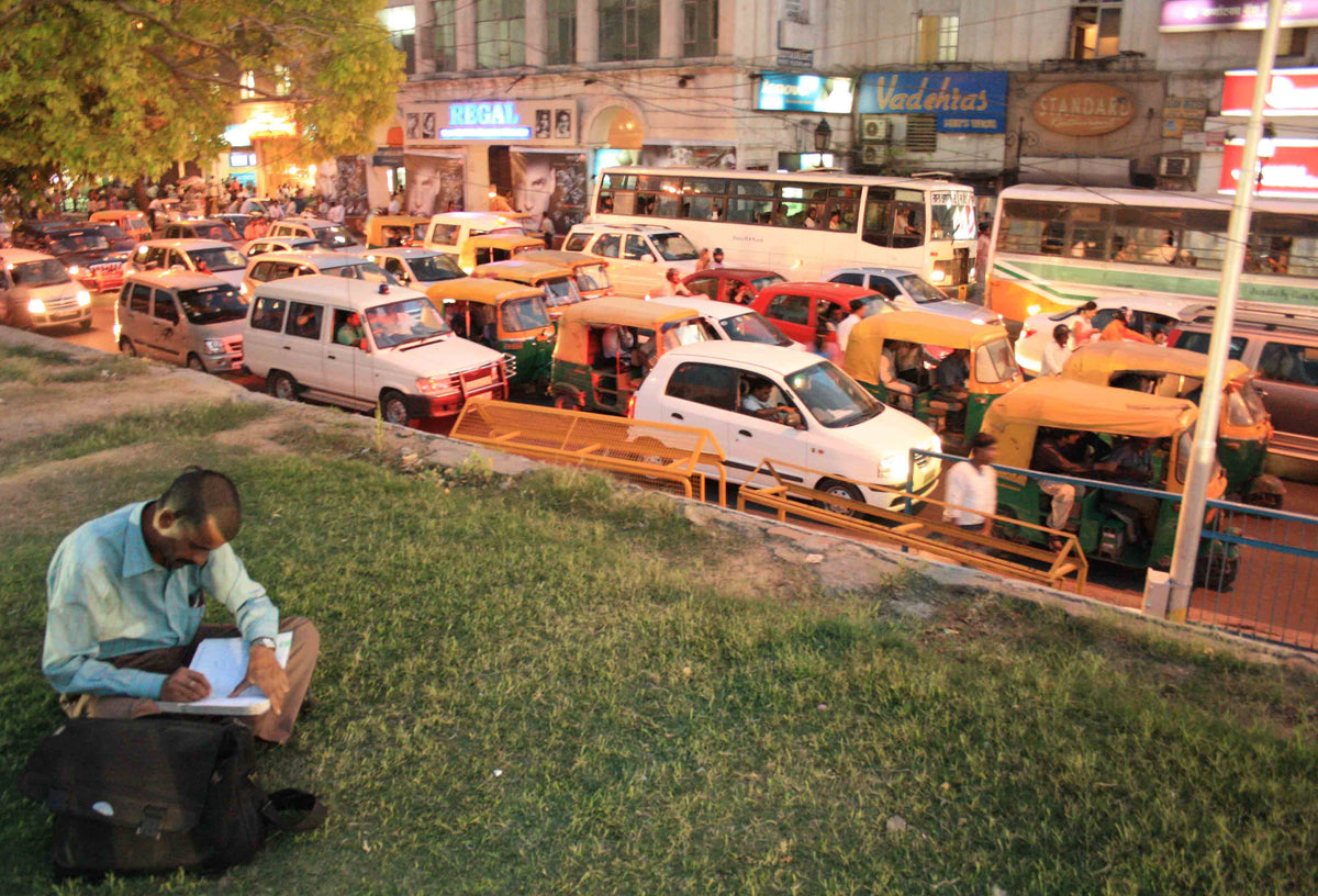 The Tale of a City and Two Chroniclers